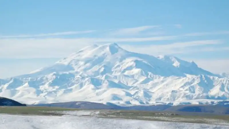 Двое альпинистов сорвались при восхождении на Эльбрус