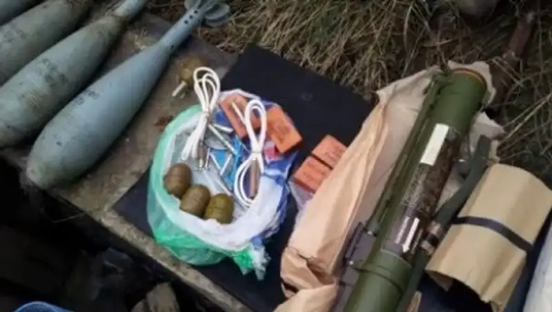 Алжирская армия уничтожила на севере страны схроны террористов, где находились бомбы