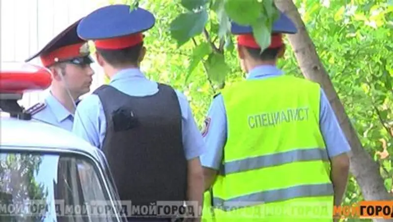 В Уральске в центре города неизвестный стрелял в прохожую