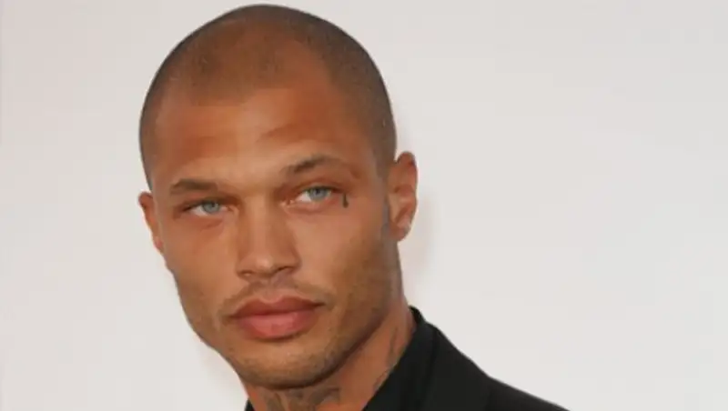 «Самый красивый преступник США» вышел на подиум в Милане