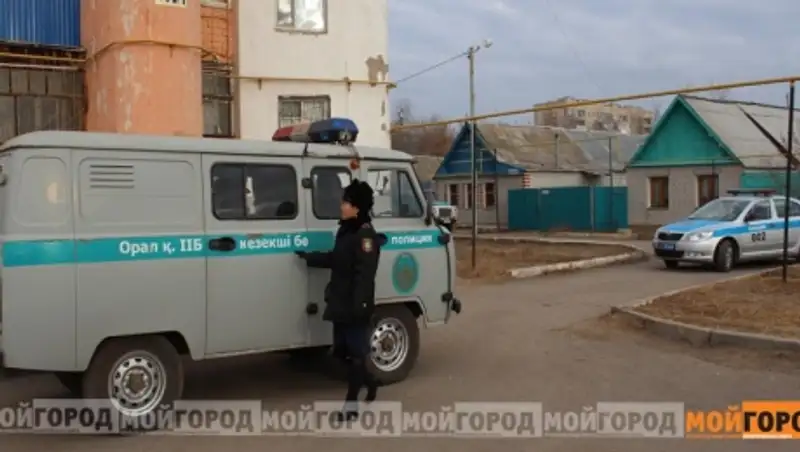 В Уральске с двенадцатого этажа выбросился парень