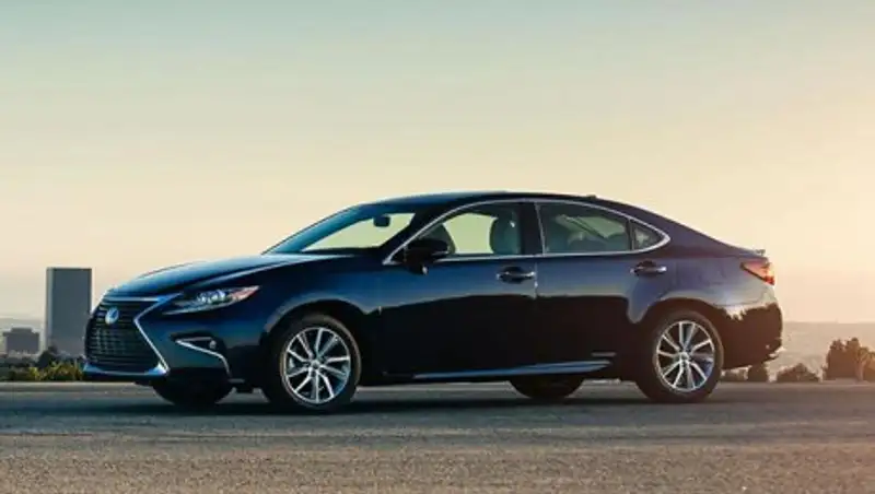 Lexus пришел в Индию с гибридами и дизелем