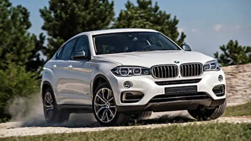 В России появились новые версии BMW X6