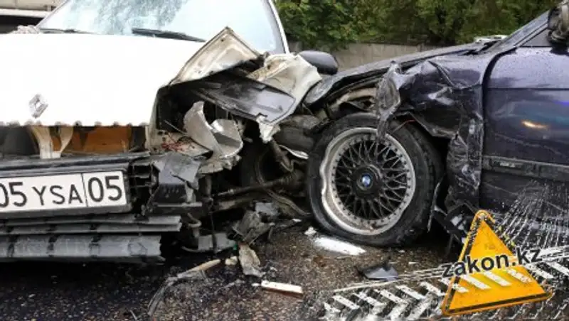 Тряхнул стариной: пожилой водитель спровоцировал массовое ДТП в Алматы