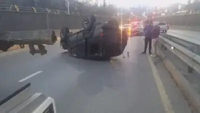 Перевернулся внедорожник, фото - Новости Zakon.kz от 01.01.2022 13:24