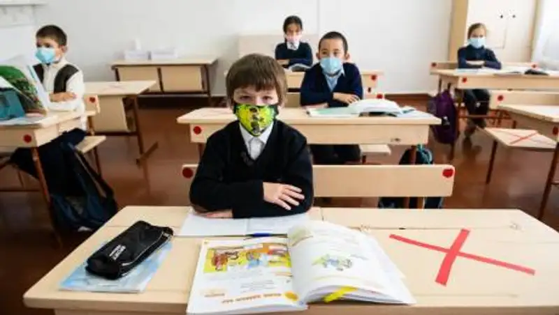 В Алматы два дежурных класса закрыли на карантин из-за коронавируса