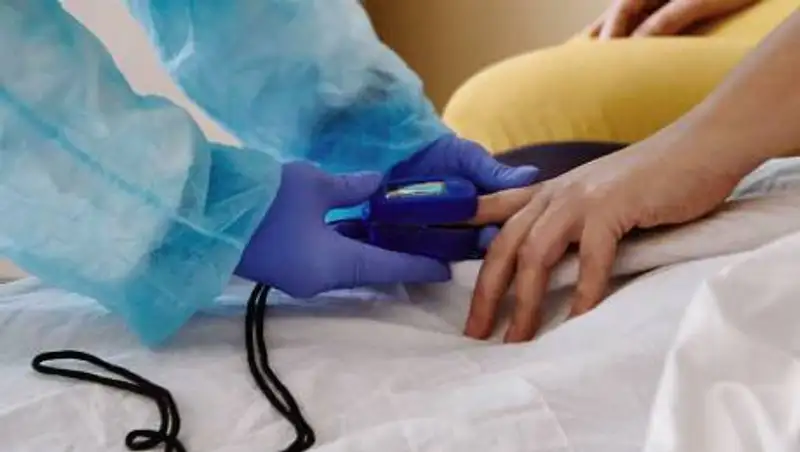 Причины повторного заражения коронавирусом назвали врачи