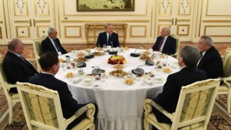 Назарбаев рассказал о современных вызовах казахстанцам