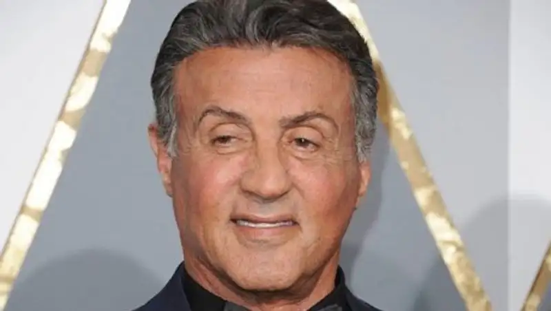 Полиция начала расследование после обвинения Сталлоне в изнасиловании