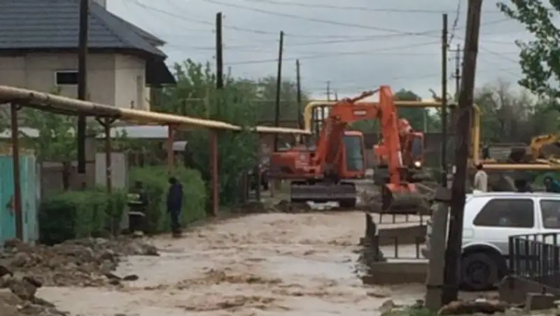 Пострадавшие от паводка алматинцы вернулись в свои дома