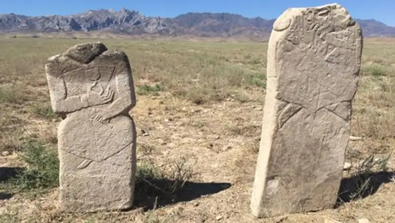 В Сузакском районе нашли каменные скульптуры, датированные ХІІ веком