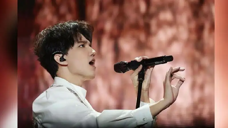 «Высший пилотаж»: концерт Димаша Кудайбергена в Чехии восхитил фанатов