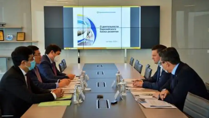 Холдинг "Байтерек" и ЕАБР расширят сотрудничество в реализации интеграционных проектов