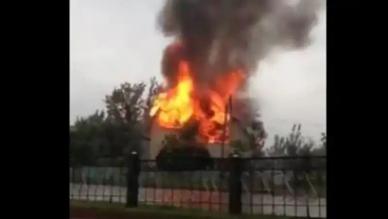 В Алматы горящий на ВОАД дом потушен