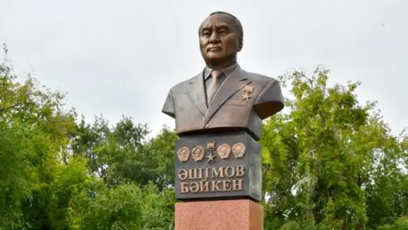 В Петропавловске открыли памятник Байкену Ашимову