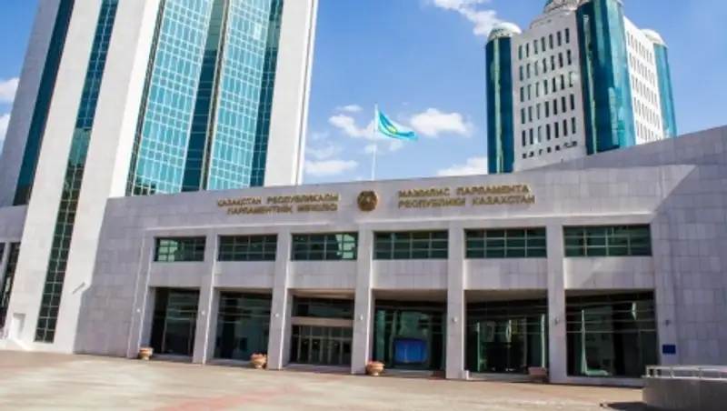 Депутаты «Ак жола» снова подняли вопрос нехватки кредитов в тенге