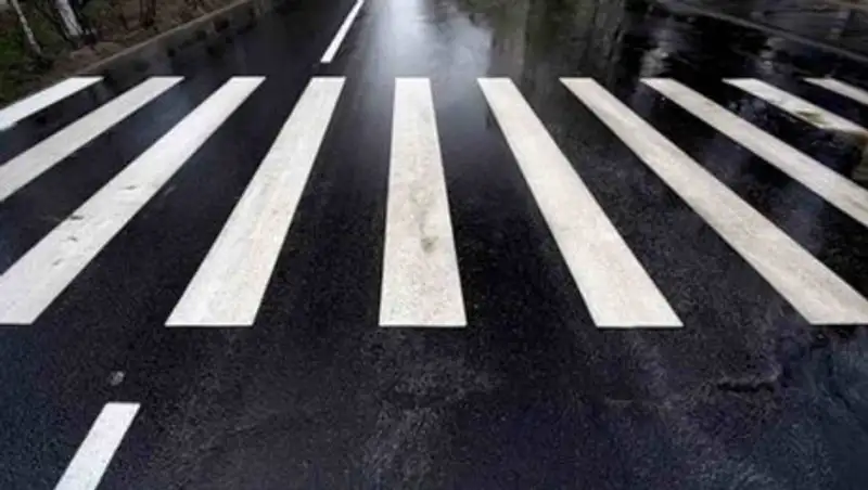 В Усть-Каменогорске на пешеходном переходе сбили двух школьниц