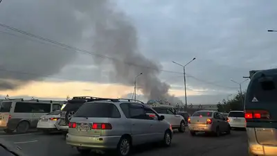 В Алматы горит торговый комплекс "Семиречье", фото - Новости Zakon.kz от 18.04.2023 19:49