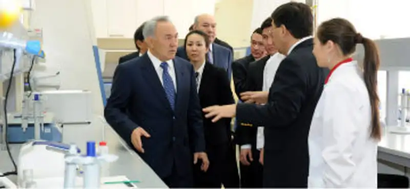Глава государства посетил Назарбаев Университет, фото - Новости Zakon.kz от 02.03.2012 00:22
