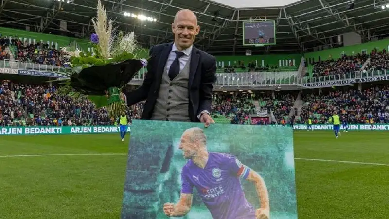 Знаменитый футболист Арьен Роббен пробежал 42-километровый марафон