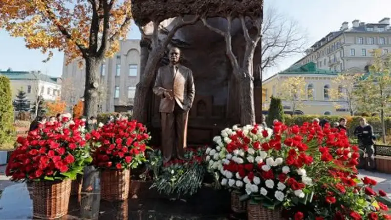 В Москве открыли памятник первому президенту Узбекистана Исламу Каримову