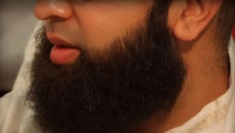 Позицию в отношении бороды и коротких штанов озвучили в Министерстве по делам религий