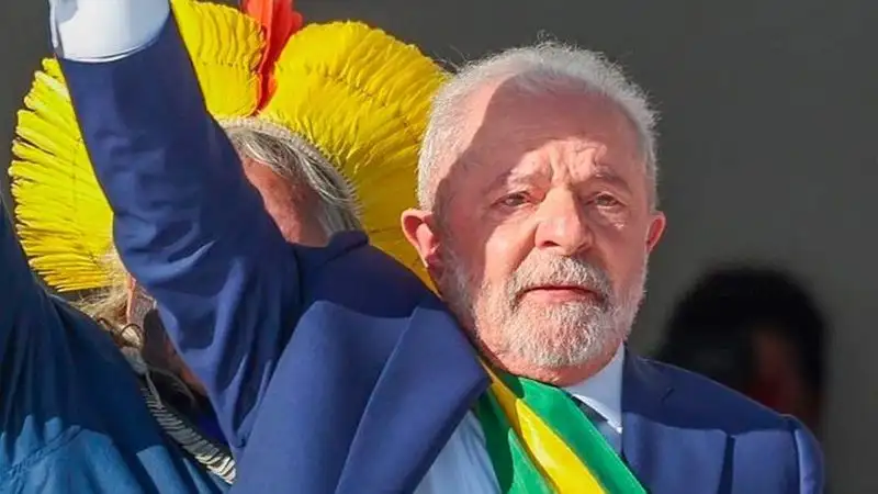 Новый президент Бразилии отменил приватизацию госкомпаний