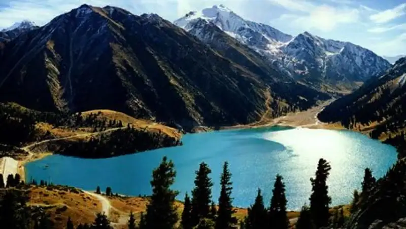 На территорию Большого алматинского озера ограничен доступ