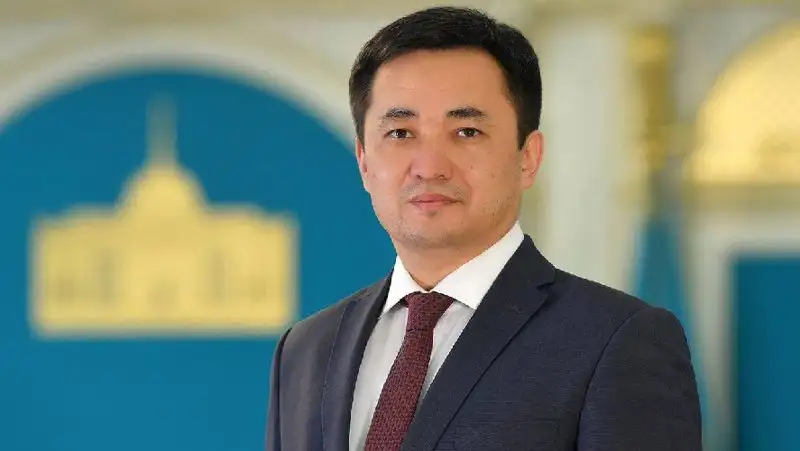Айбек Дадебаев назначен управляющим делами президента Казахстана