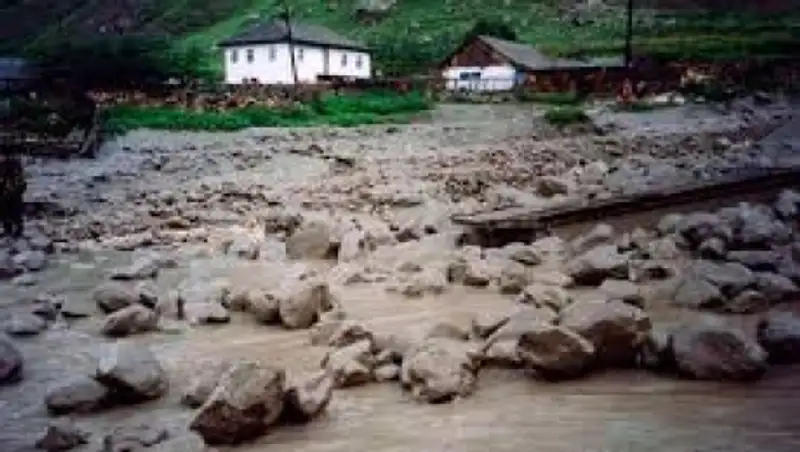 Дворы Наурызбайского района полностью очистят от селевых масс через неделю
