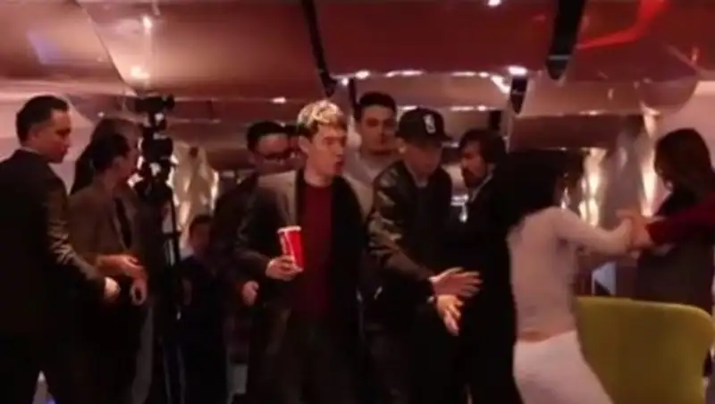 Неизвестная женщина устроила скандал на встрече с Баян Максаткызы и ее женихом