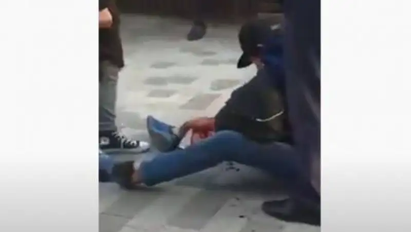 Кровавое представление устроил нетрезвый мужчина на Арбате в Алматы