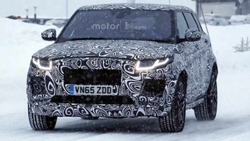 Jaguar E-Pace выехал на зимние тесты