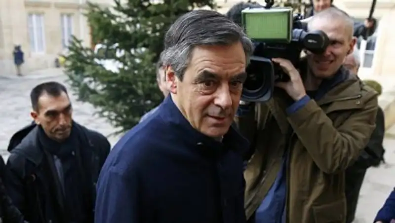 Фийон требует судить Олланда и намекает на суицид