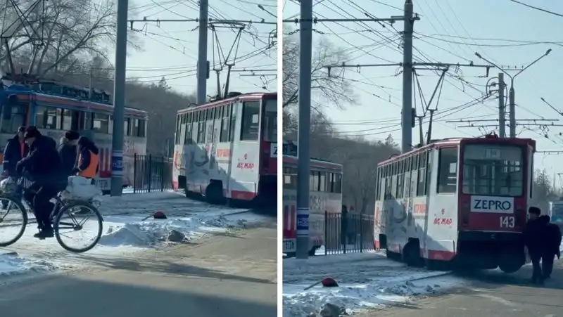 Трамвай сошел с рельсов в Павлодаре