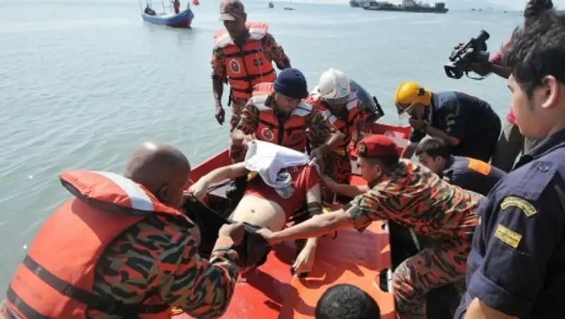 Число жертв крушения судна с мигрантами в Малайзии возросло до 53