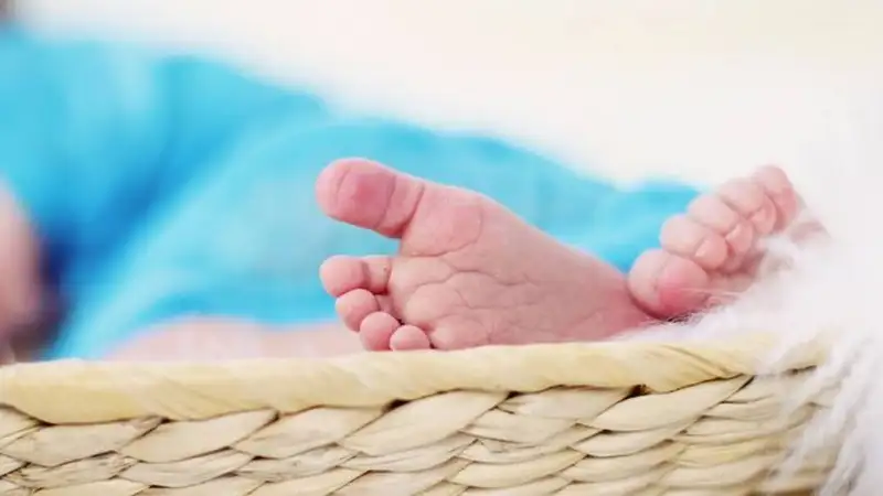 15-летнюю маму с младенцем выгнали из дома в Шымкенте