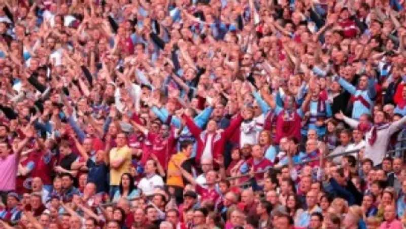 Фанаты «Вест Хэма» напали на автобус с футболистами МЮ