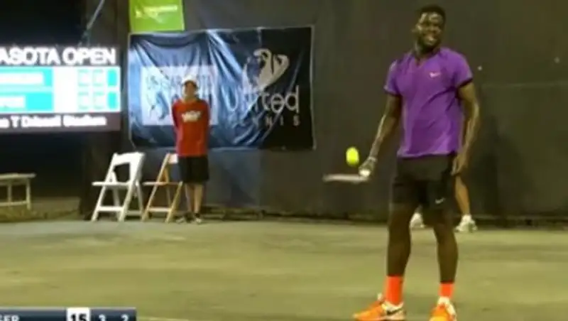 Теннисный матч в США приостановили из-за занимающейся сексом пары