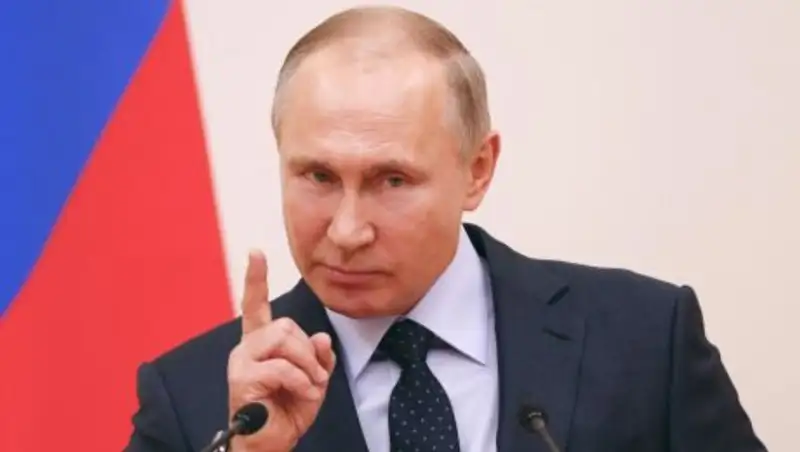 Путин: для атаки на Сирию инсценировали применение отравляющих веществ