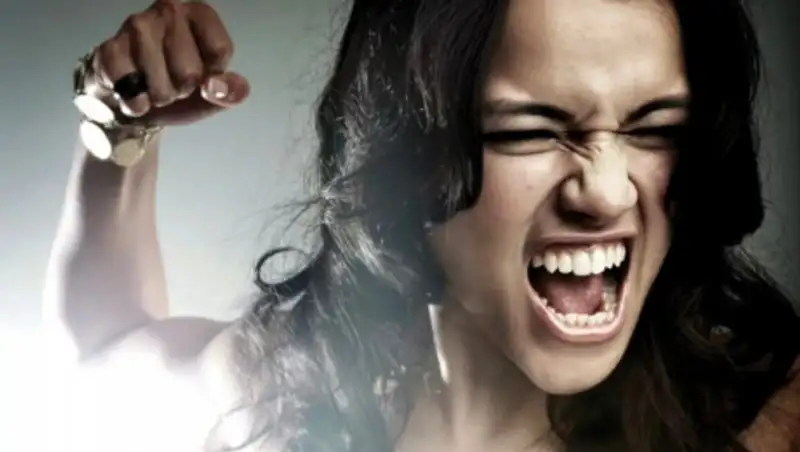 Пьяная женщина накинулась на гвардейцев в Петропавловске