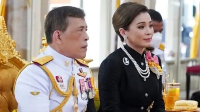 Король и королева Таиланда заразились коронавирусом