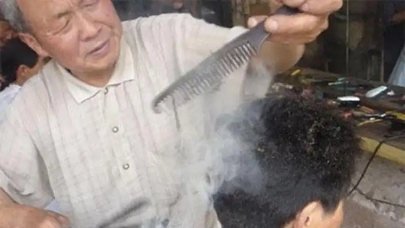 Активисты Гонконга постриглись в знак протеста