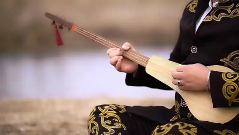 День комуза учредили в Кыргызстане