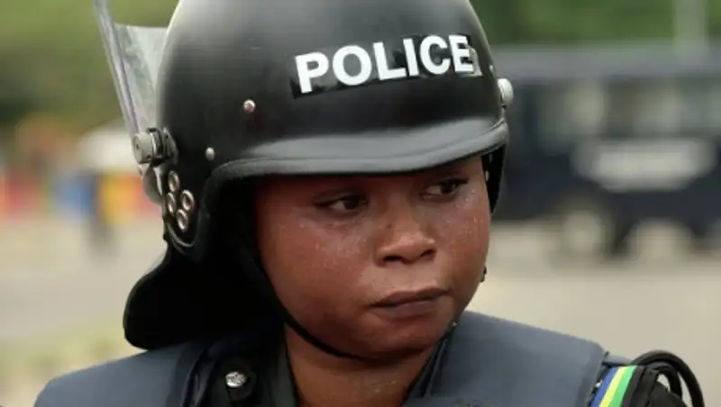 Семь человек погибли в Нигерии при падении военного самолета на дом