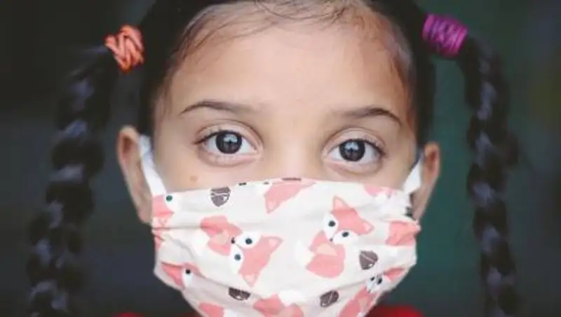 Испытывать вакцины от COVID-19 на детях еще рано - вирусолог