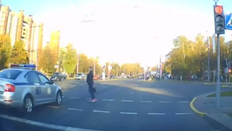 Девушка не пропустила кортеж Лукашенко