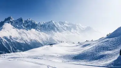 Снег и непрерывный дождь осложнили поиски пропавшего туриста в Туркестанской области, фото - Новости Zakon.kz от 10.07.2023 16:37