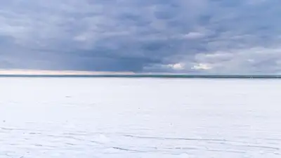 На Бухтарминском водохранилище закрыли ледовую переправу, фото - Новости Zakon.kz от 31.01.2023 22:35