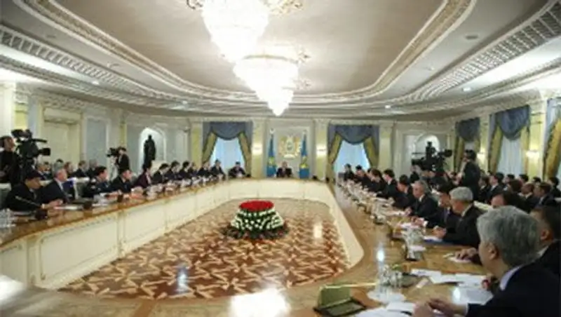 Назарбаев раскритиковал Кабмин за нерасторопность в вопросах ЕНПФ и Народное IPO